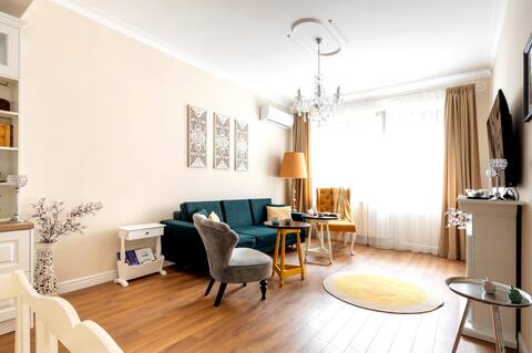 Boutique top central apt. with elevator-3br/2ba