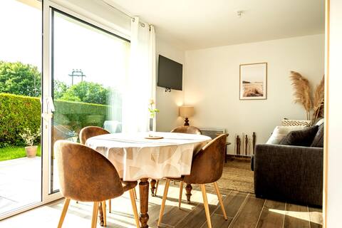 Cozy cottage with garden, parking, 5 minutes from Bayeux"