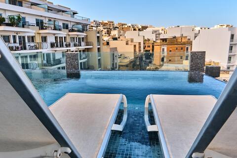 Lovely Penthouse with massive heated pool