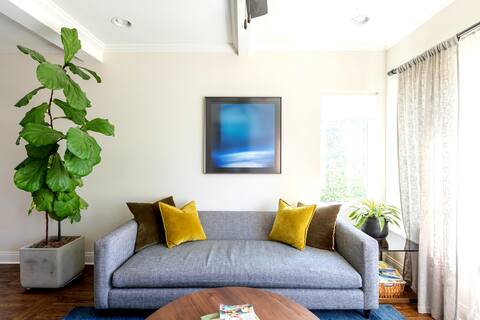 Beautiful 4 bedroom 3 full bath Bungalow