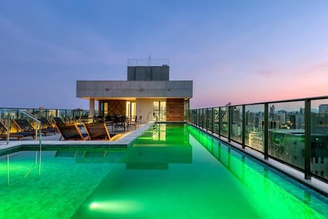 New Apt with rooftop pool