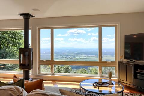Romantic Getaway, Breathtaking View w/ Hot Tub