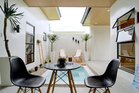 Bali-inspired Villa with Jacuzzi by Pallet Homes