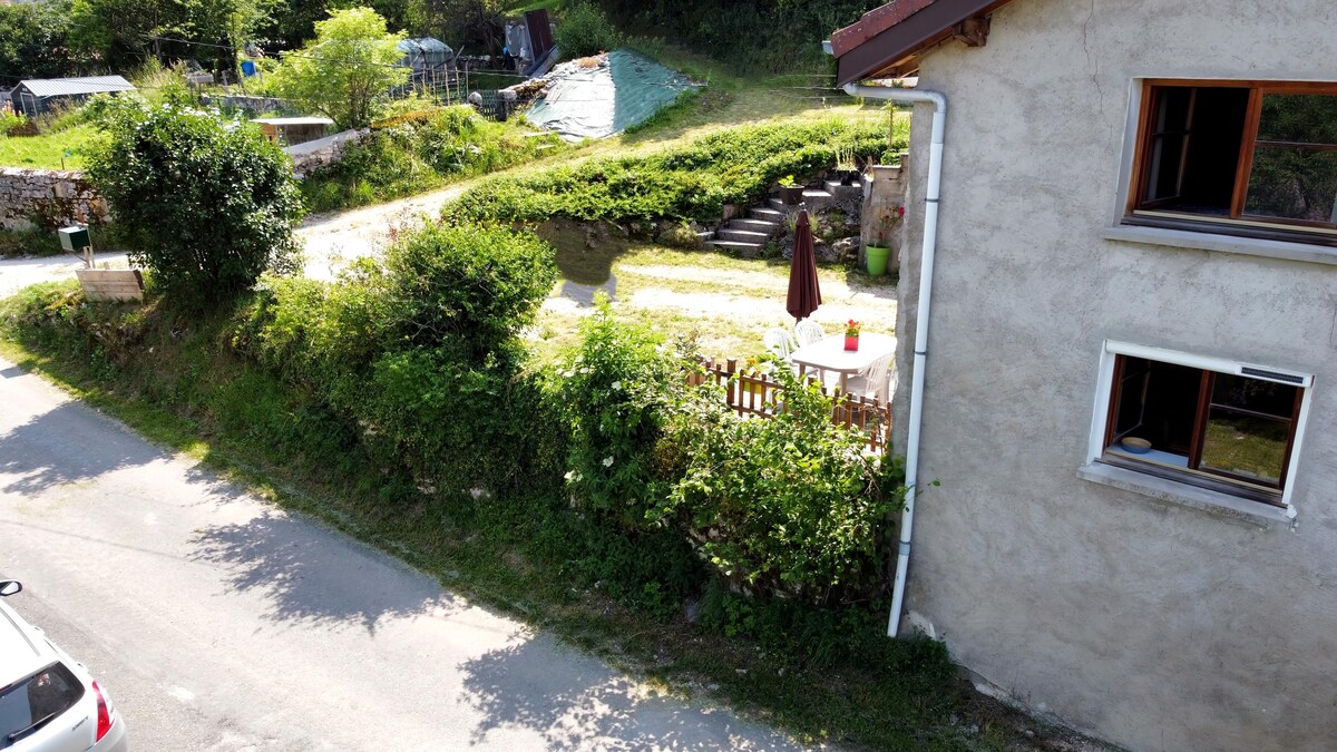 Successful Airbnb property: Gîte le repaire des écureuils rated 2* in Diocèse De Saint Claude