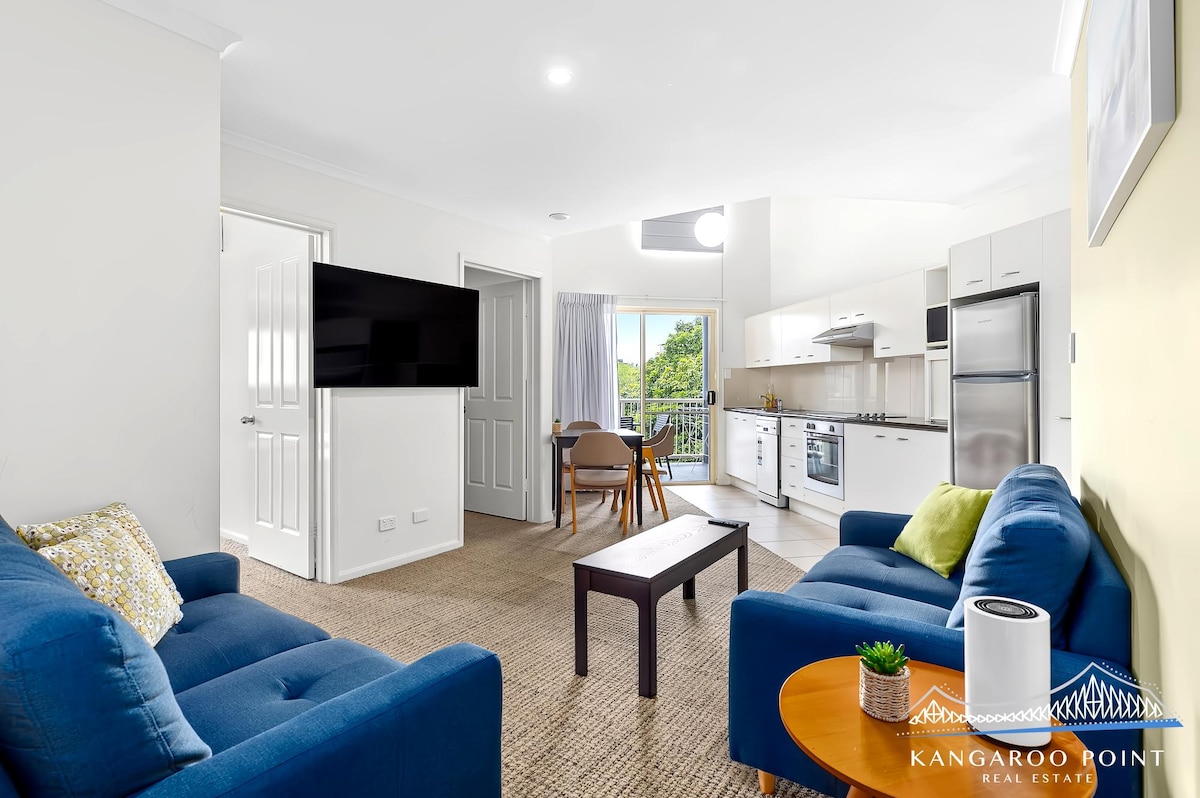 Successful Airbnb property: Lovely 3 Bedroom, 2 Level Unit with Wi-fi & Pool in Kangaroo Point