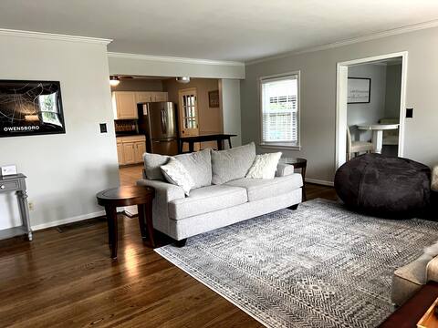 Newly renovated- 2.5 mi to Downtown Riverfront