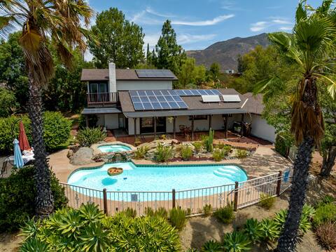 Hilltop 2200sqft Oasis: Pool, Views, BBQ