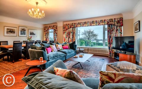 Gower Peninsula, sleeps 18, big garden, scenic