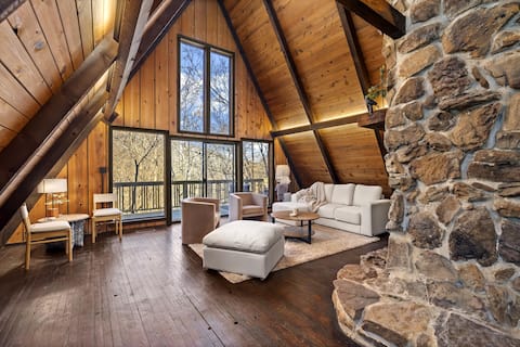 NEW! Treehouse in The Ozarks w/Hot Tub