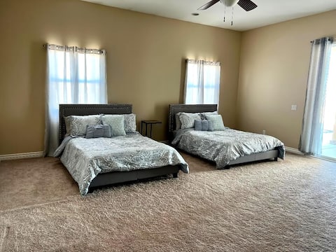The Desert Den - cozy home with a nice view