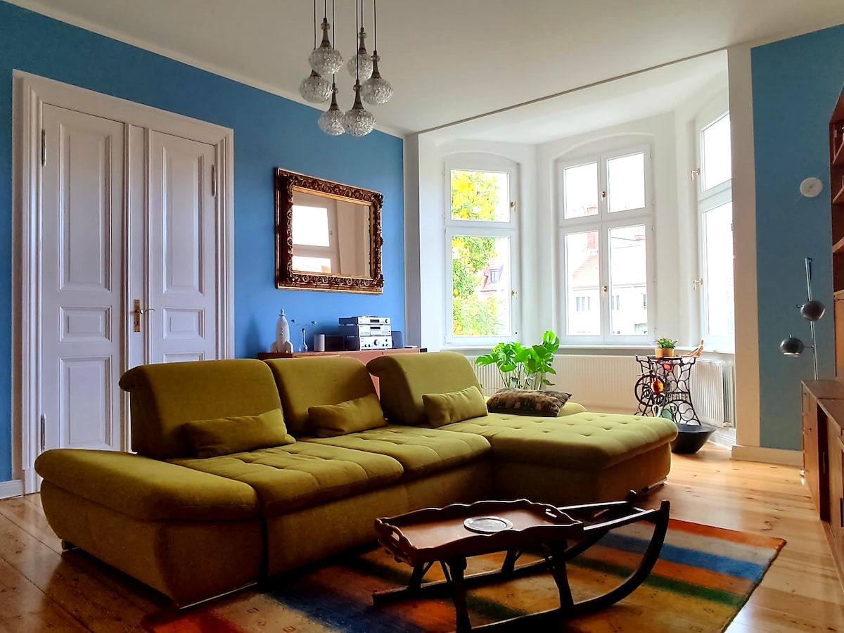Popular Airbnb listing: Spacious Apartment in Prenzlauer Berg in Berlin