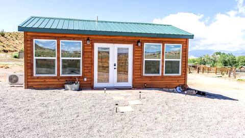 The Cabin - Tiny Home near Santa Fe & Los Alamos