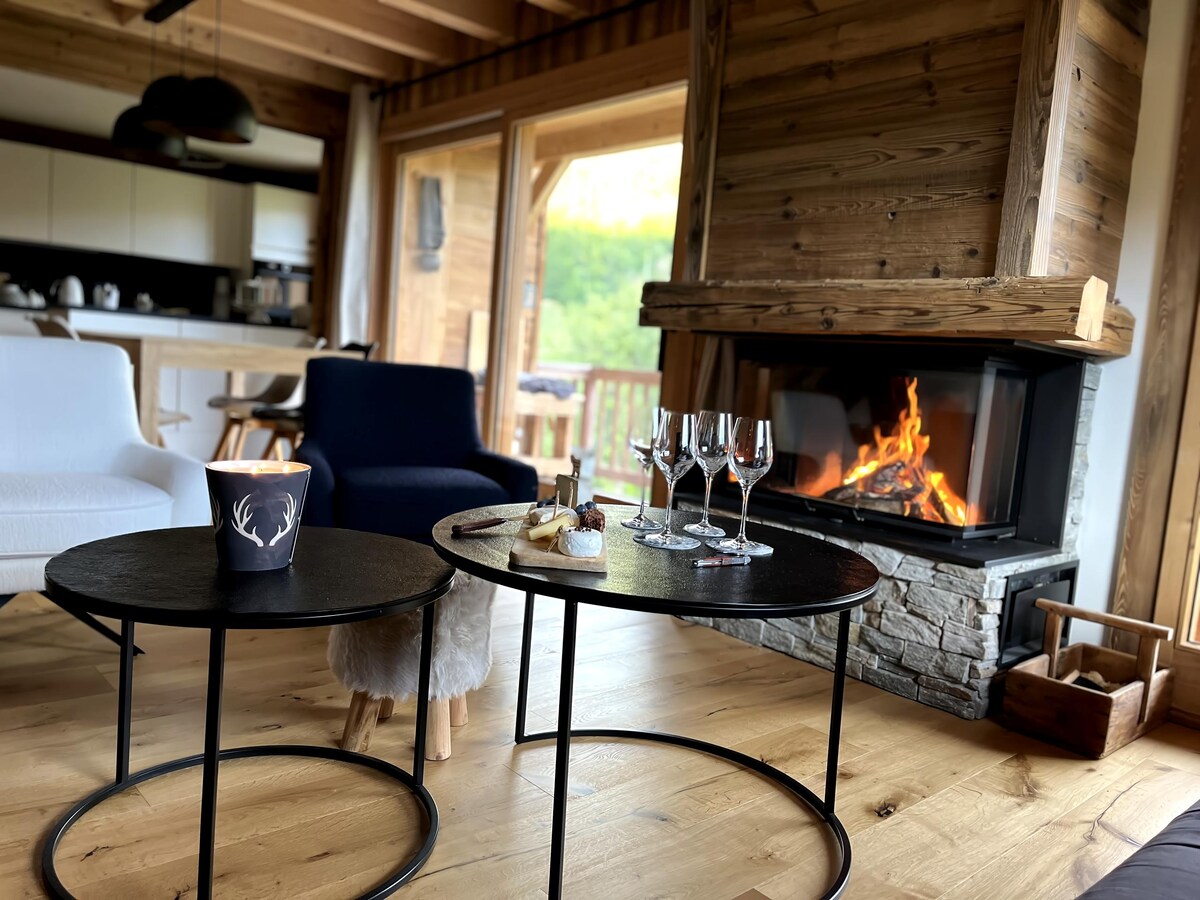 Leistungsstarkes Airbnb: Charming cottage with views and fireplace, rated 4* in Le Grand Bornand