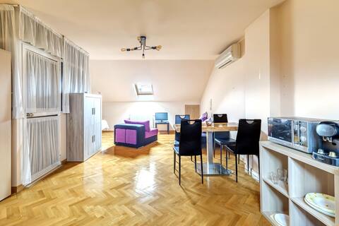 Apartamento abuhardillado de 37 
m2.