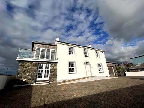 Beachside luxury stylish house in town centre