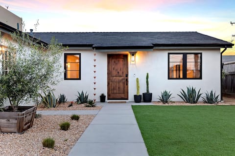 Boho Chic Retreat: Walk to the Beach!