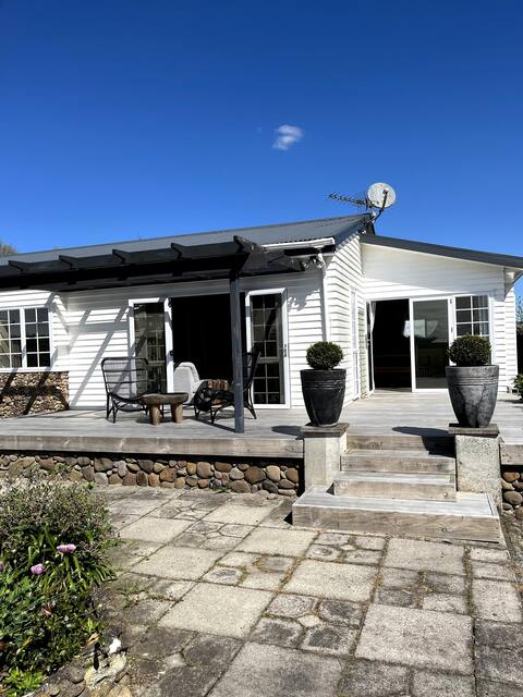 Cottage style 5 bedroom home