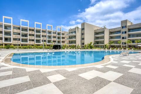2-BR Apt W/24/7 Power & Pool in AquaGate