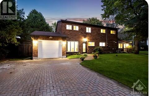 Waterfront cottage, indoor pool, hot-tub & sauna.