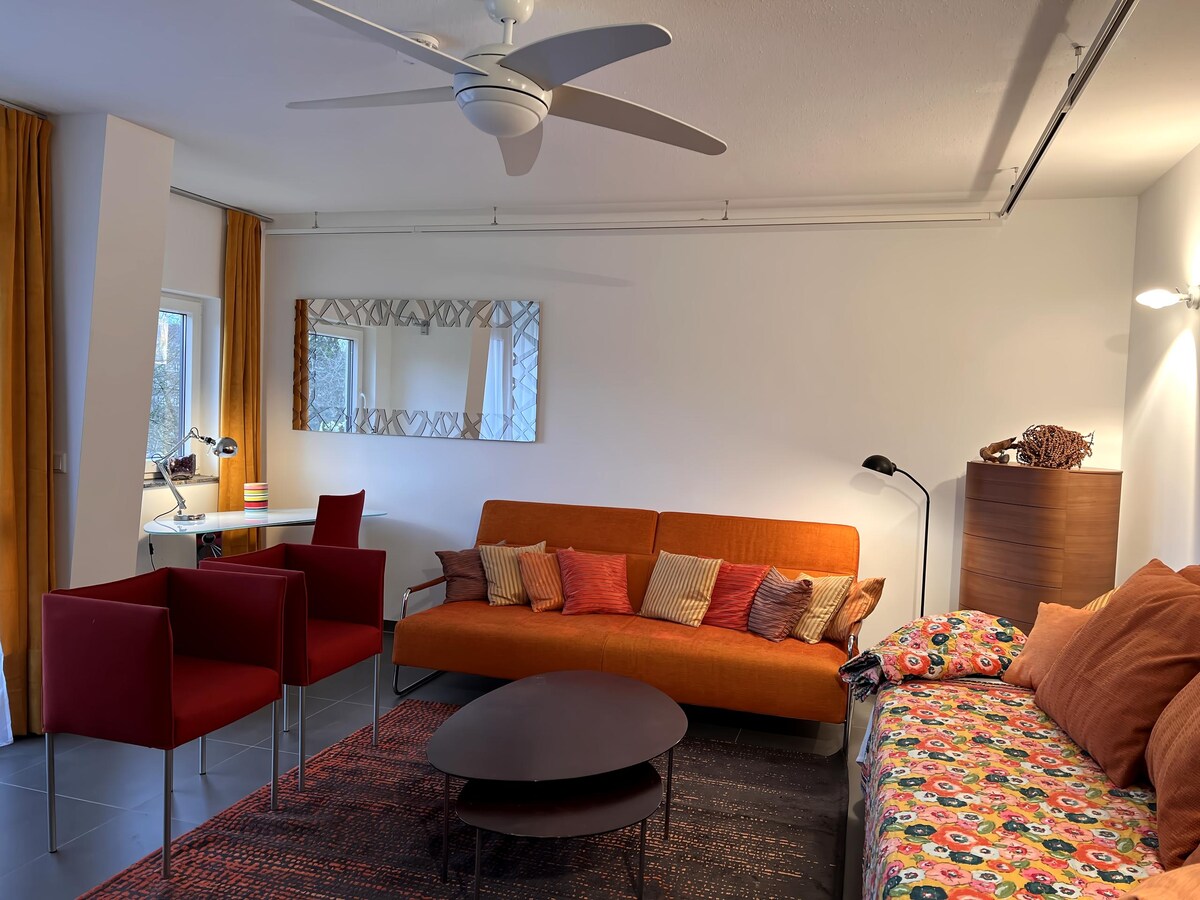 Popular Airbnb listing: Comfortable apartment with Wi-Fi and balcony in Düsseltal