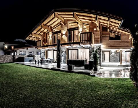 Chalet Amadeus - Designer Luxury Chalet for 14