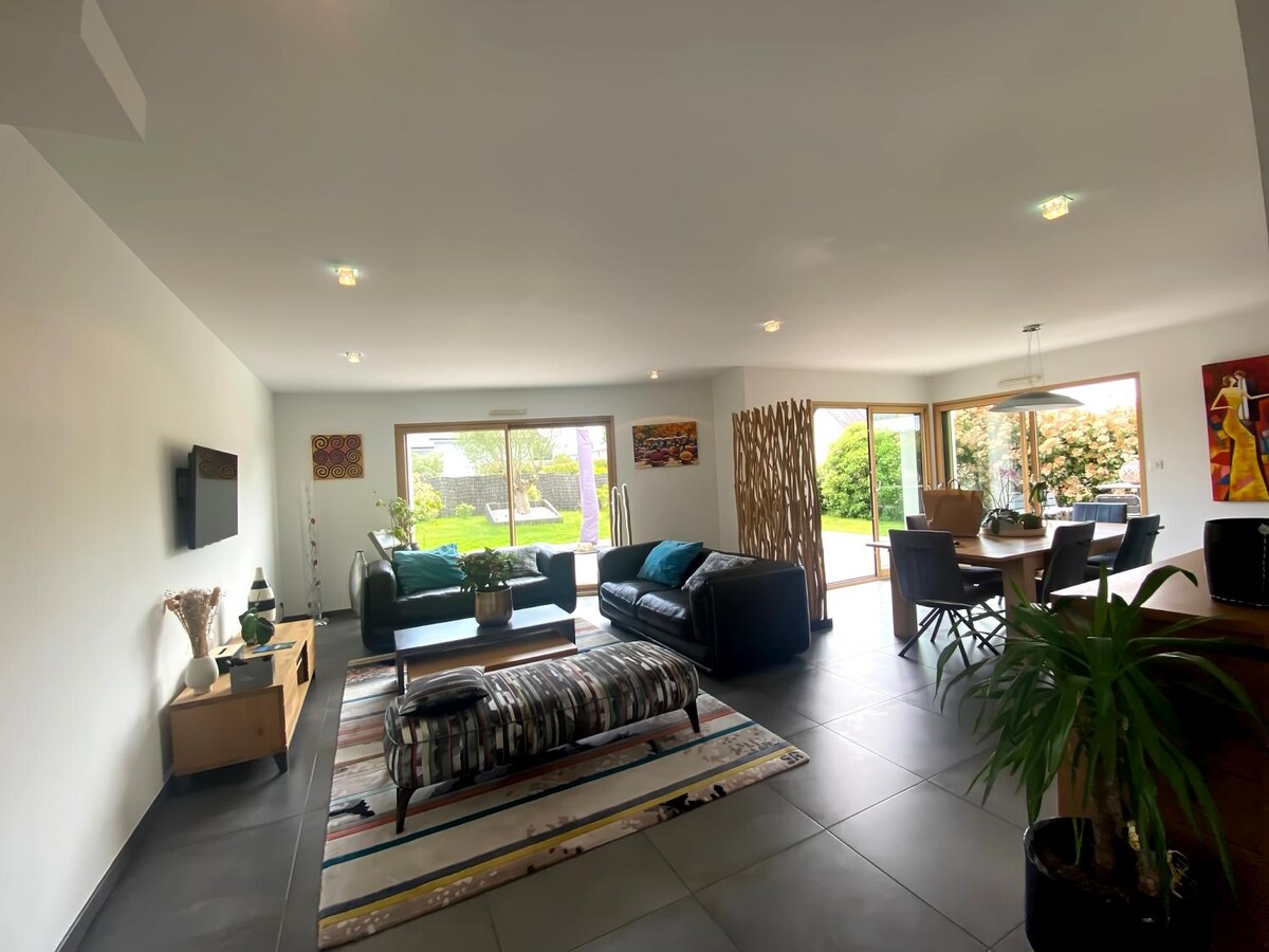 Top Airbnb: Modern and spacious house near the sea à Bénodet