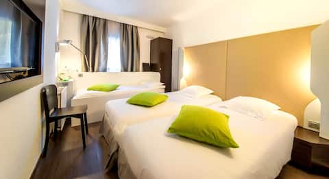 Triple room in Mandarina Airport Hotel
