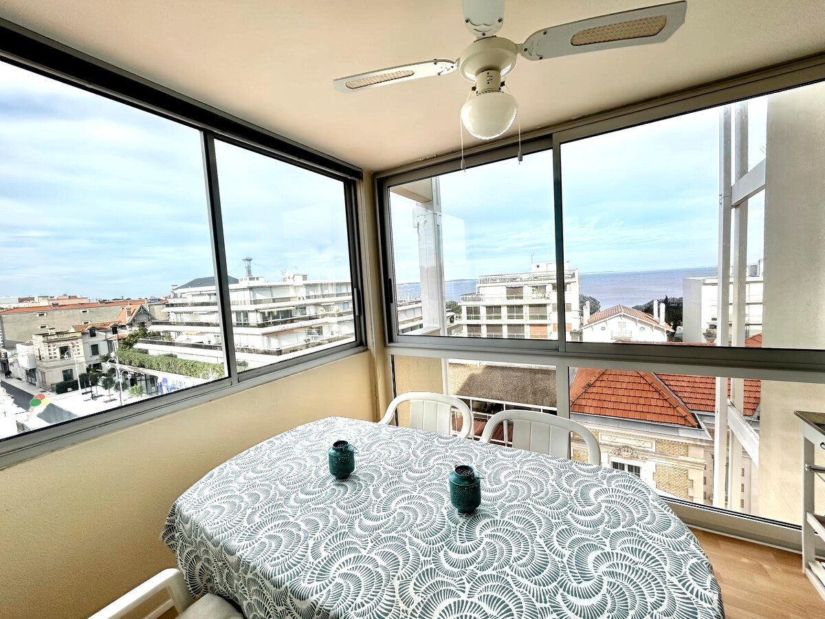 Top performing Airbnb: Family apartment with sea view in Arcachon