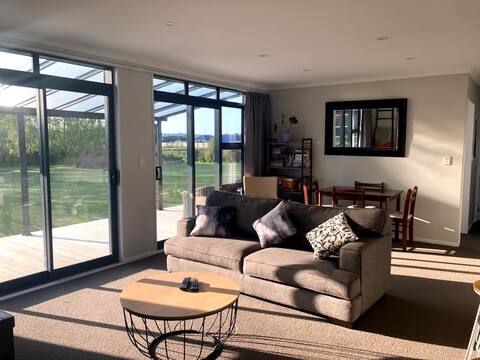 Sunny & Modern On A Peaceful Section