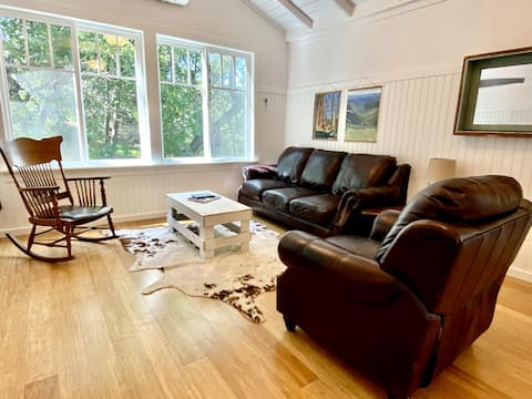 Orchard Cottage in convenient countryside location