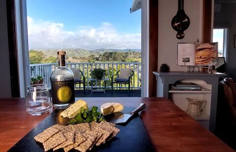 Historic Cottage with stunning views