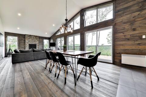 Le Huard modern chalet with spa and sauna