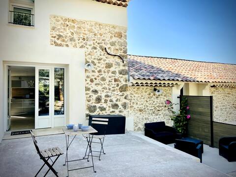 Charming T4 in the heart of Provence "le Claudia"