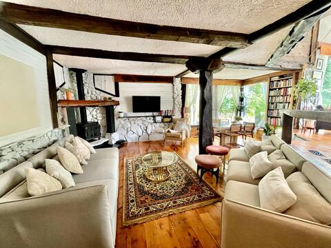 Insta-worthy artist’s retreat & ski chalet