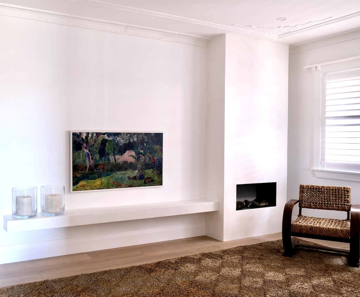 Popular Airbnb listing: Contemporary Art Deco Beauty in Coogee in Coogee