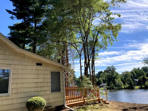 Lakefront Lovely Cottage
