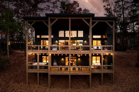 Unbeatable View | 4 Kings | Hot Tub | Arcades