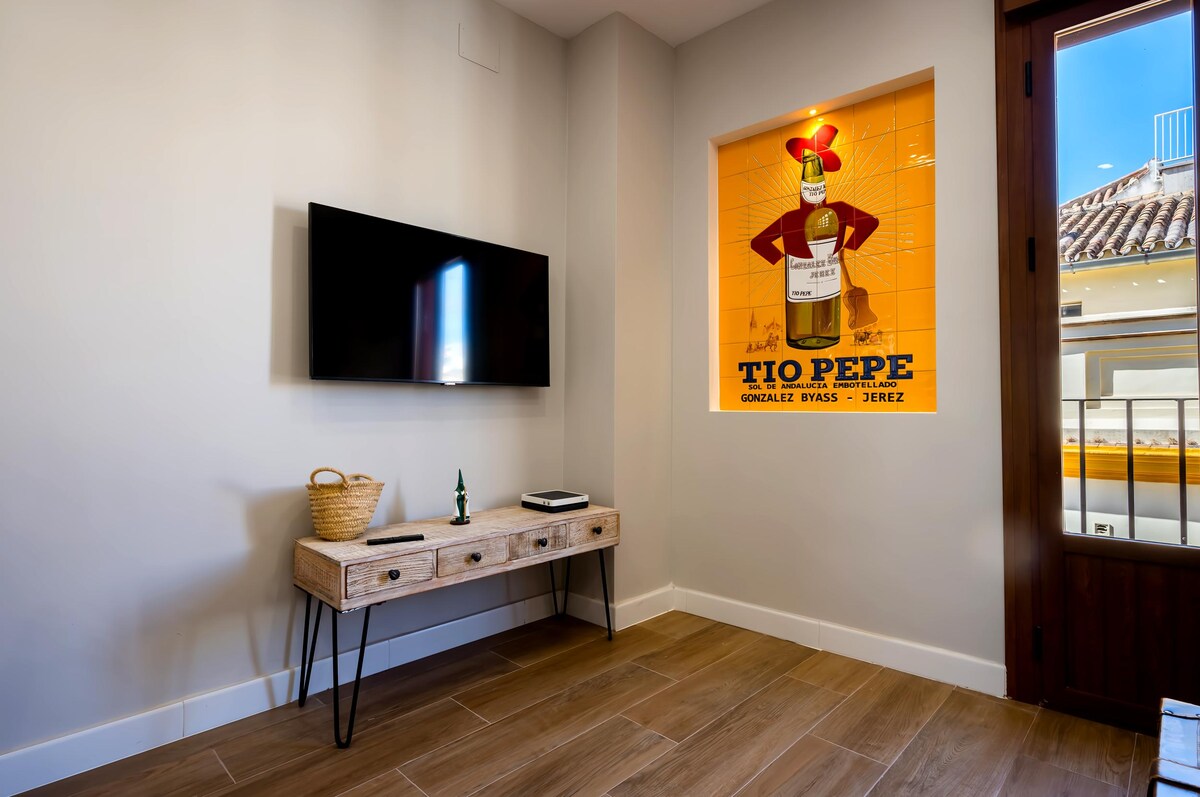 Top performing Airbnb: SR Triana. Nice, comfortable, next to the Triana Bridge in Triana Casco Antiguo