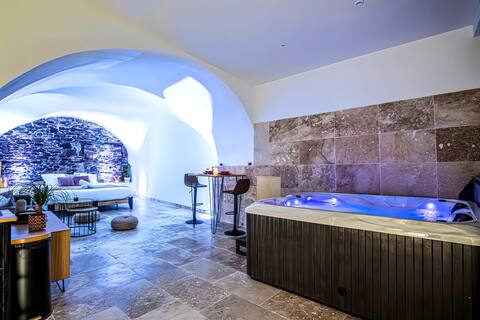 Suite Haut de Gamme Jacuzzi  Grand Écran 43'