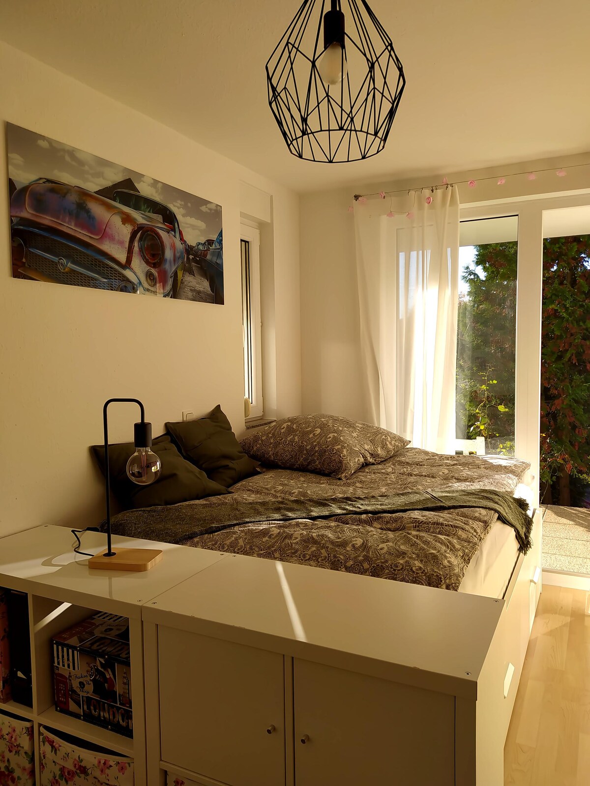 Top performing Airbnb: Room with private bathroom and separate entrance in Wiesbaden