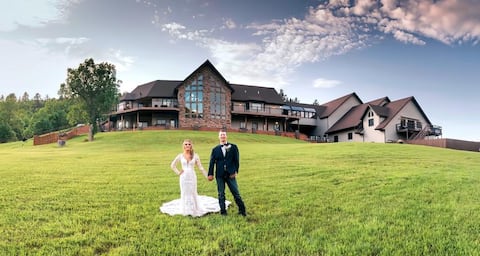 17 Acres of Luxury & Huge Game room/Movie Theater!