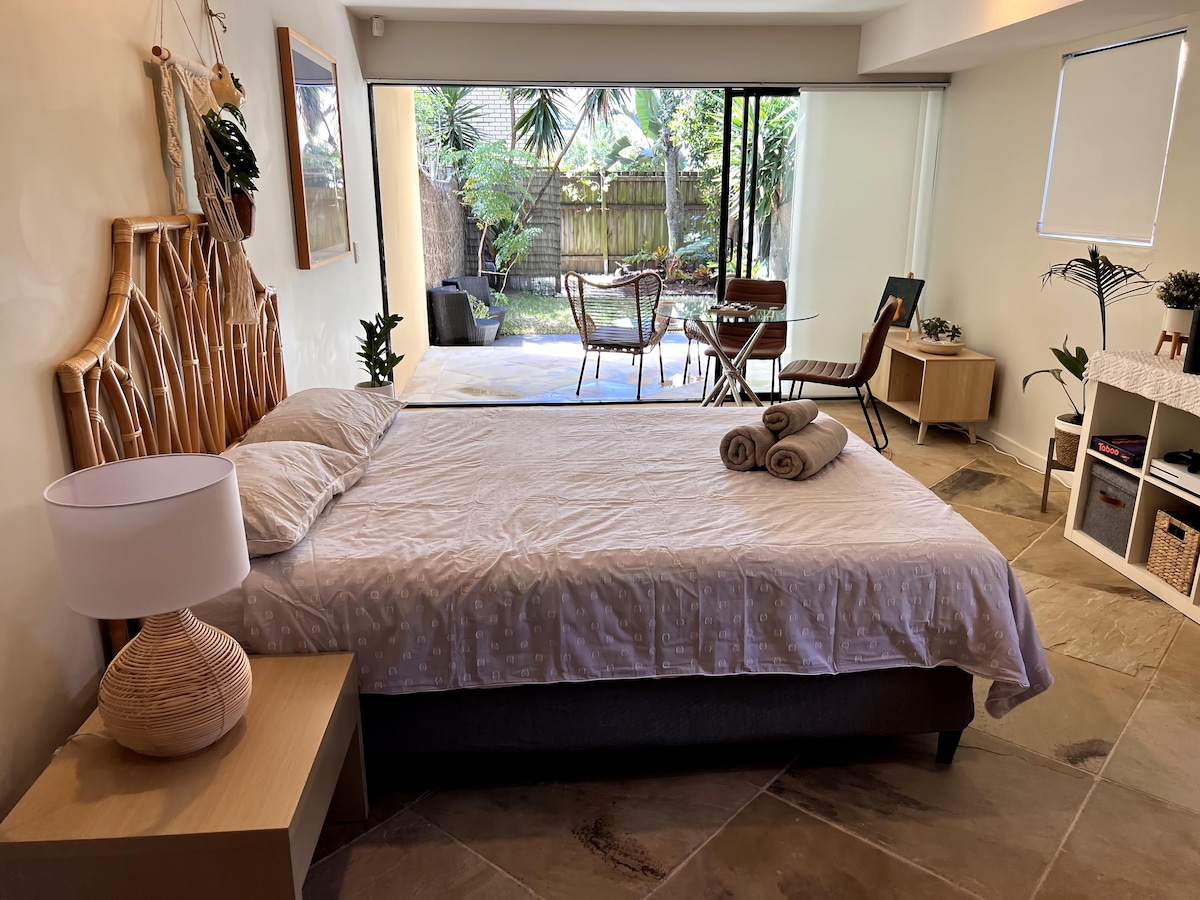 Top performing Airbnb: Beachside Private Guesthouse in Mermaid Beach