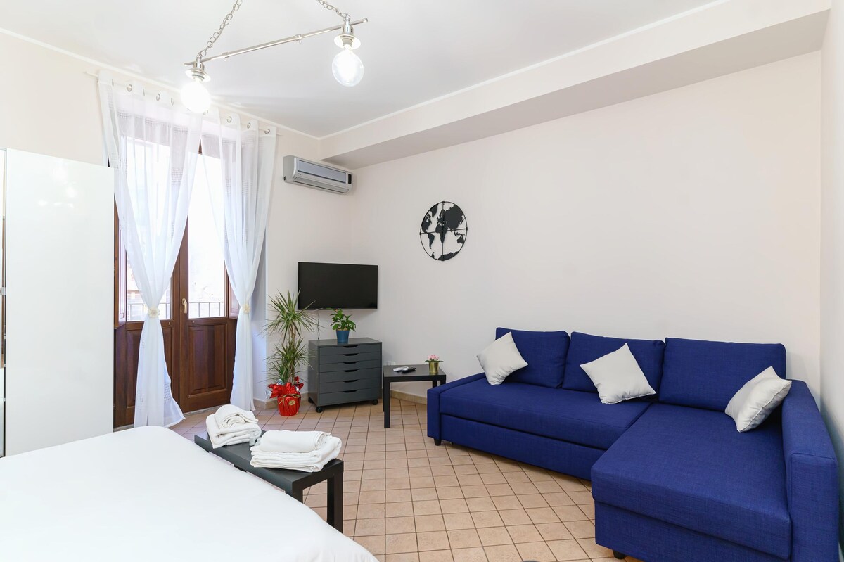 Successful Airbnb property: Cathedral-Historic Center - Charming Apartment in Catania