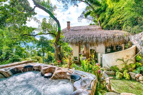 NEW! Jacuzzi, lake-access luxury