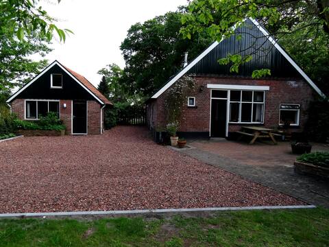 Farmhouse with additional guesthouse Buurse