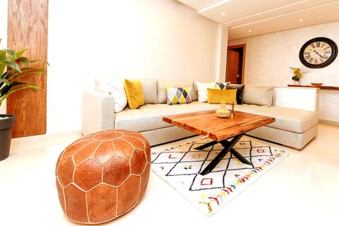 Flat Deluxe near Train station