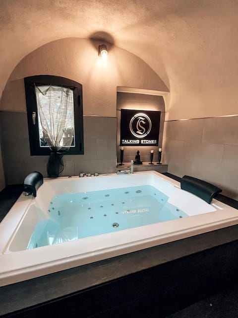 [Suite with Jacuzzi] Suites by Talking Stones