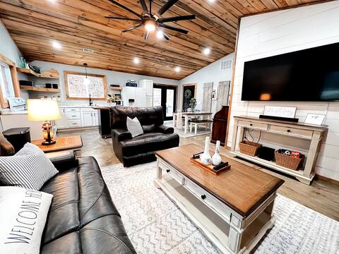 The Wildrock Cottage at Woodcreek Lake