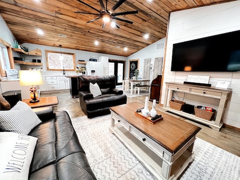 The Wildrock Cottage at Woodcreek Lake