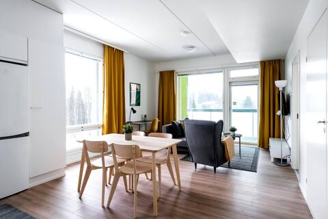 Large 2-Bedroom Apartment, Sauna, Balcony &Parking